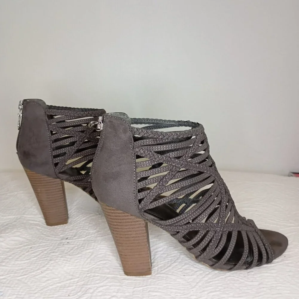 By Gues Heeled Size 8.5 Grey Strappy Open Toe  With Back Zippers & Stacked Heels - Picture 3 of 11